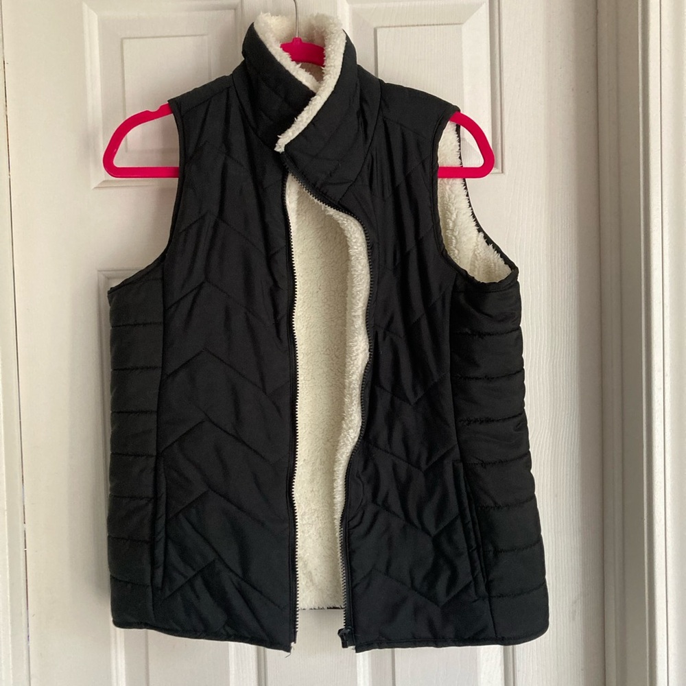 Stylish Black Quilted Vest with Cozy White Lining